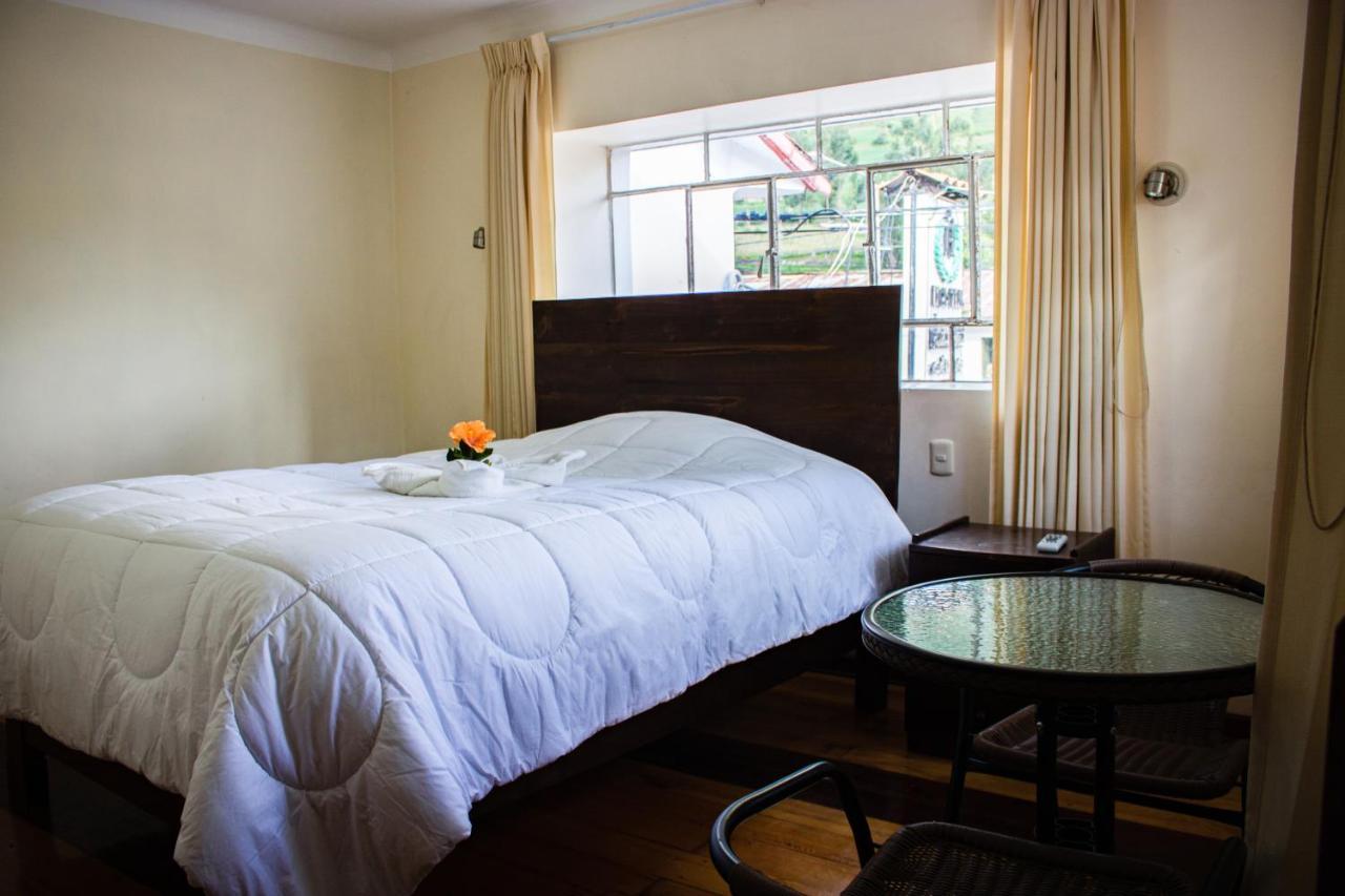 Hotel Los Laureles Calca Kültér fotó