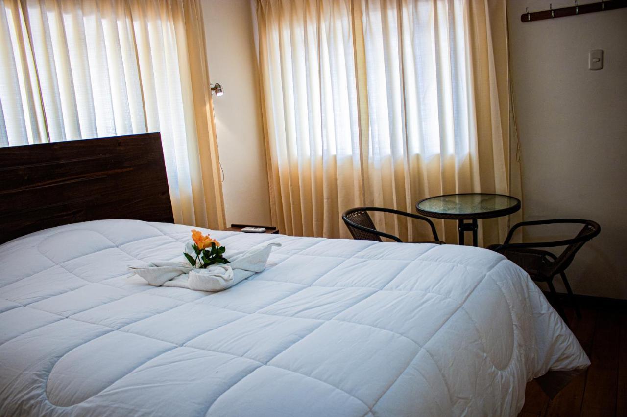 Hotel Los Laureles Calca Kültér fotó